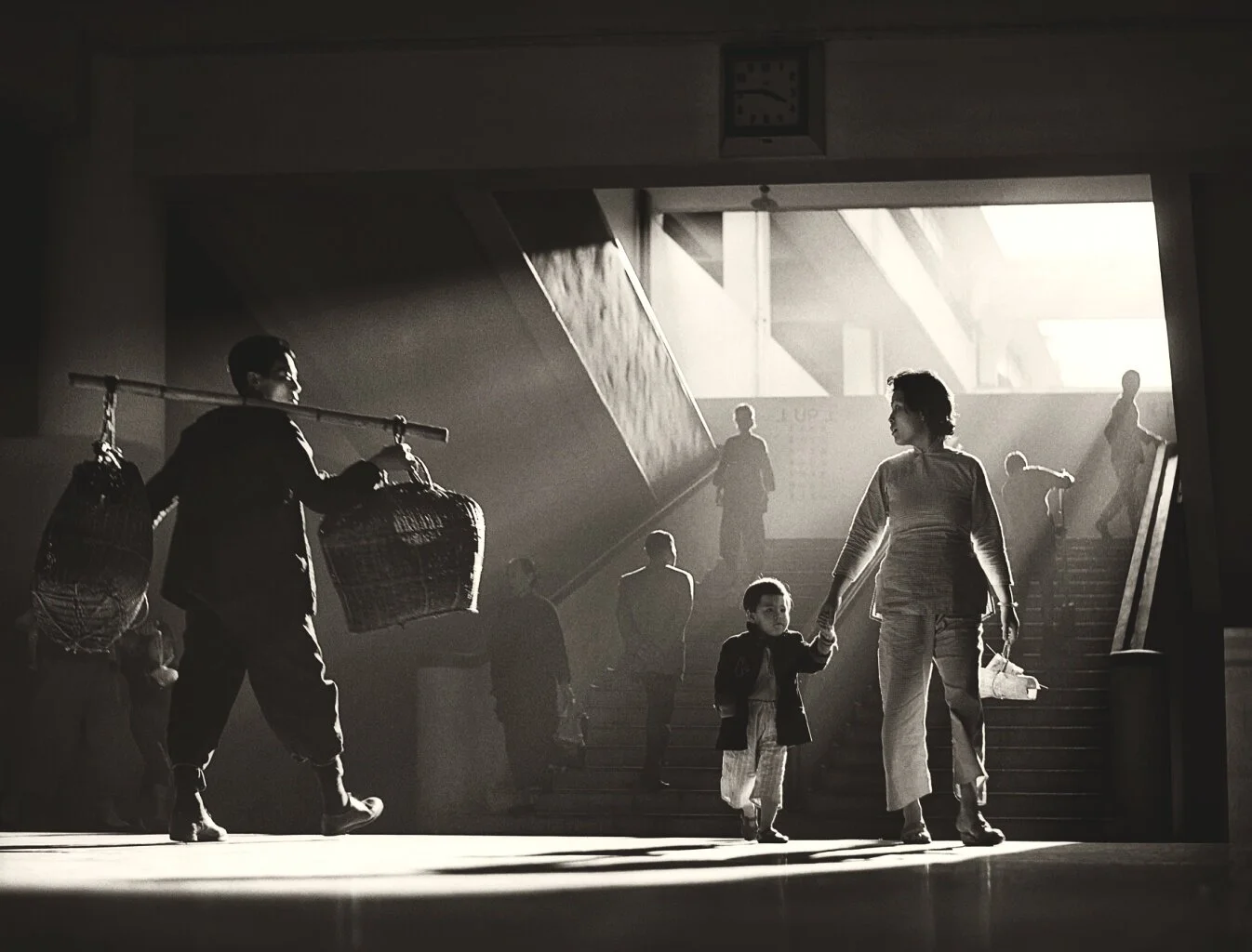 Photo-book: Portrait of Hong Kong 念香港人的舊| Fan Ho 何藩